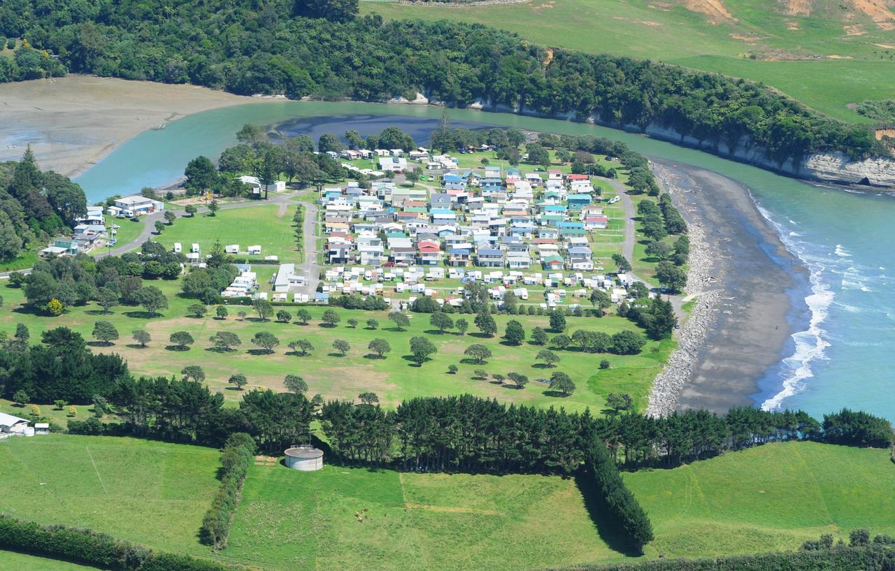 Urenui Beach Camp エクステリア 写真